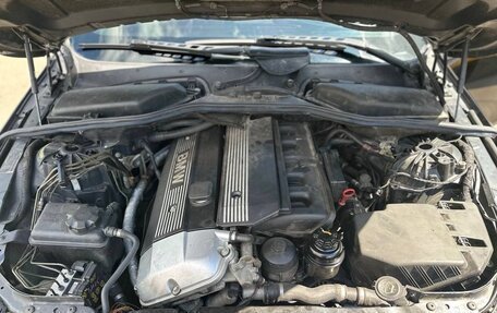 BMW 5 серия, 2004 год, 810 000 рублей, 11 фотография