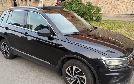 Volkswagen Tiguan II, 2018 год, 1 990 000 рублей, 3 фотография