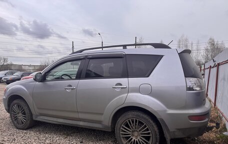 Mitsubishi Outlander III рестайлинг 3, 2011 год, 905 000 рублей, 4 фотография