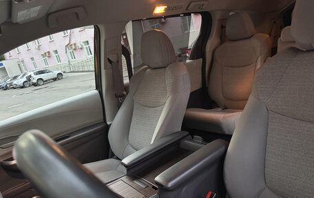 Toyota Sienna, 2020 год, 3 449 000 рублей, 20 фотография