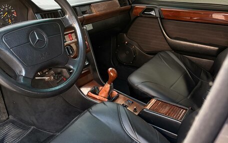 Mercedes-Benz E-Класс, 1992 год, 850 000 рублей, 9 фотография