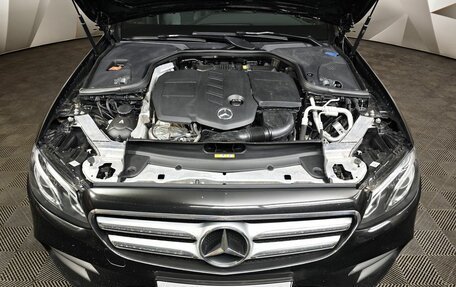 Mercedes-Benz E-Класс, 2019 год, 3 331 000 рублей, 21 фотография