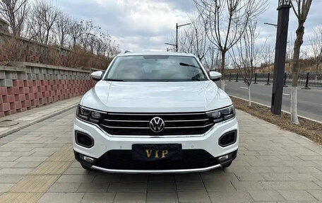 Volkswagen T-Roc I, 2022 год, 1 679 000 рублей, 2 фотография