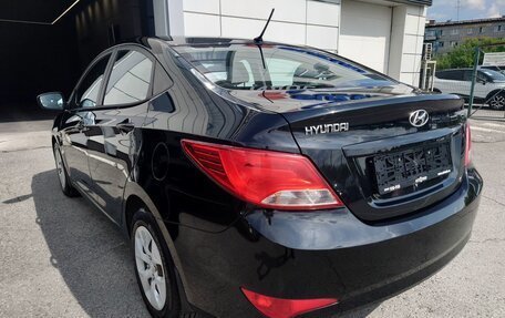 Hyundai Solaris II рестайлинг, 2015 год, 1 050 000 рублей, 5 фотография