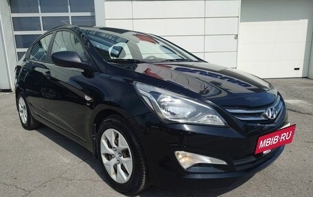 Hyundai Solaris II рестайлинг, 2015 год, 1 050 000 рублей, 2 фотография