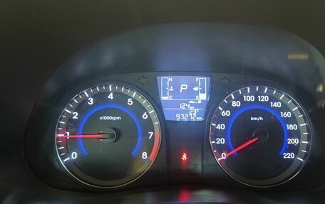Hyundai Solaris II рестайлинг, 2015 год, 1 050 000 рублей, 13 фотография