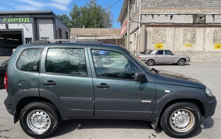 Chevrolet Niva I рестайлинг, 2017 год, 730 000 рублей, 6 фотография