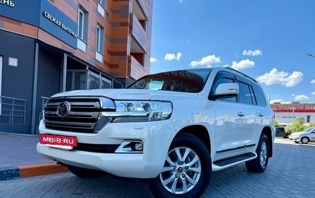 Toyota Land Cruiser 200, 2017 год, 7 570 000 рублей, 9 фотография