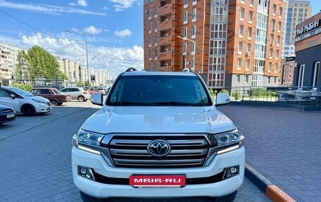 Toyota Land Cruiser 200, 2017 год, 7 570 000 рублей, 5 фотография