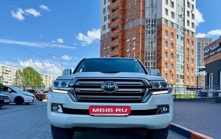 Toyota Land Cruiser 200, 2017 год, 7 570 000 рублей, 6 фотография