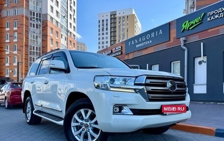 Toyota Land Cruiser 200, 2017 год, 7 570 000 рублей, 3 фотография