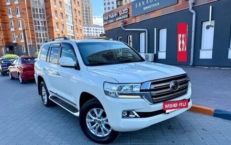 Toyota Land Cruiser 200, 2017 год, 7 570 000 рублей, 2 фотография