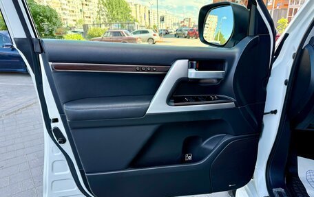 Toyota Land Cruiser 200, 2017 год, 7 570 000 рублей, 27 фотография