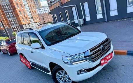 Toyota Land Cruiser 200, 2017 год, 7 570 000 рублей, 1 фотография