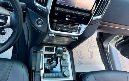 Toyota Land Cruiser 200, 2017 год, 7 570 000 рублей, 31 фотография