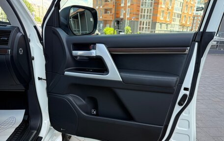 Toyota Land Cruiser 200, 2017 год, 7 570 000 рублей, 39 фотография