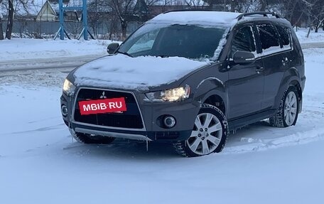 Mitsubishi Outlander III рестайлинг 3, 2010 год, 1 000 000 рублей, 2 фотография
