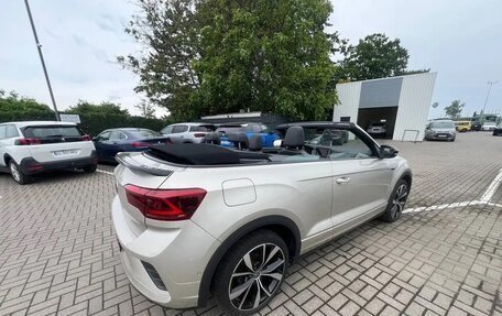 Volkswagen T-Roc I, 2023 год, 2 742 000 рублей, 2 фотография