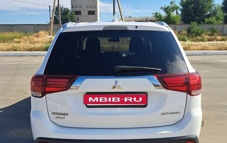 Mitsubishi Outlander III рестайлинг 3, 2019 год, 2 100 000 рублей, 5 фотография
