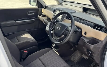 Honda Freed II, 2017 год, 1 394 000 рублей, 10 фотография