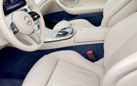 Mercedes-Benz E-Класс, 2019 год, 4 200 000 рублей, 5 фотография