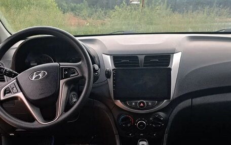 Hyundai Solaris II рестайлинг, 2015 год, 930 000 рублей, 7 фотография