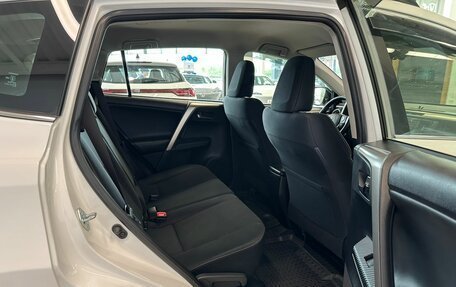 Toyota RAV4, 2015 год, 2 599 900 рублей, 19 фотография