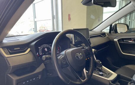 Toyota RAV4, 2021 год, 3 790 000 рублей, 7 фотография