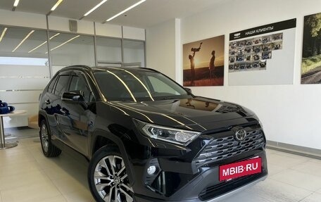 Toyota RAV4, 2021 год, 3 790 000 рублей, 3 фотография