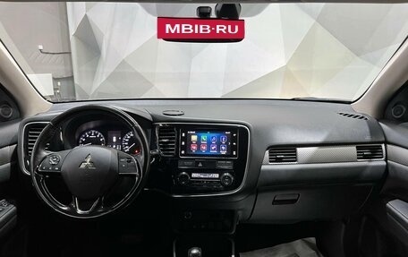 Mitsubishi Outlander III рестайлинг 3, 2018 год, 1 490 000 рублей, 11 фотография