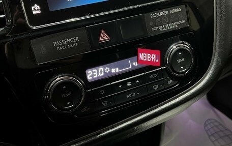 Mitsubishi Outlander III рестайлинг 3, 2018 год, 1 490 000 рублей, 17 фотография