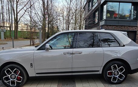 Rolls-Royce Cullinan, 2021 год, 31 000 000 рублей, 2 фотография