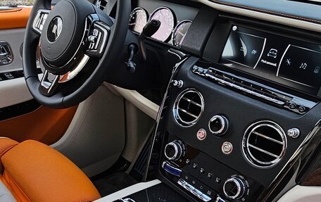 Rolls-Royce Cullinan, 2021 год, 31 000 000 рублей, 13 фотография