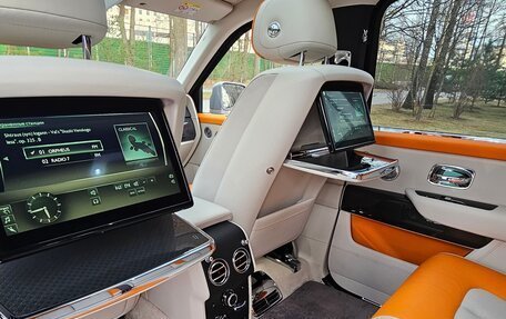 Rolls-Royce Cullinan, 2021 год, 31 000 000 рублей, 23 фотография