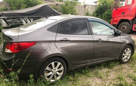 Hyundai Solaris II рестайлинг, 2011 год, 500 000 рублей, 3 фотография