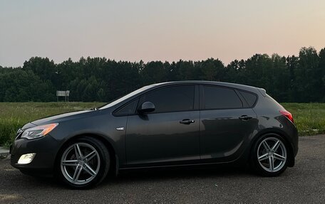 Opel Astra J, 2012 год, 990 000 рублей, 1 фотография