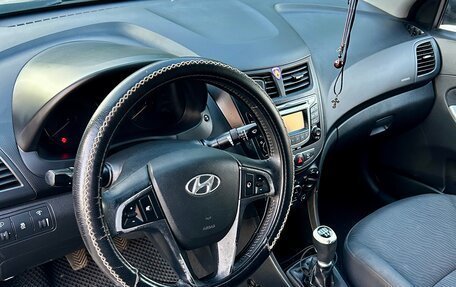 Hyundai Solaris II рестайлинг, 2011 год, 420 000 рублей, 16 фотография