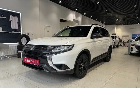 Mitsubishi Outlander III рестайлинг 3, 2021 год, 2 410 000 рублей, 1 фотография