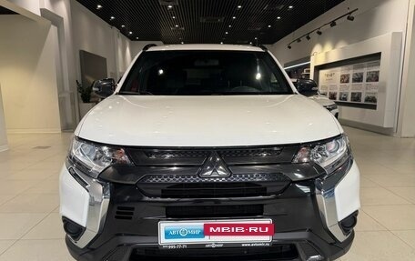 Mitsubishi Outlander III рестайлинг 3, 2021 год, 2 410 000 рублей, 2 фотография