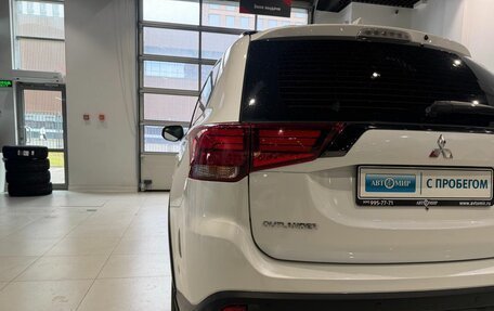 Mitsubishi Outlander III рестайлинг 3, 2021 год, 2 410 000 рублей, 8 фотография