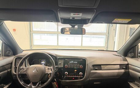 Mitsubishi Outlander III рестайлинг 3, 2021 год, 2 410 000 рублей, 12 фотография