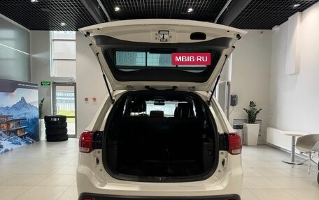 Mitsubishi Outlander III рестайлинг 3, 2021 год, 2 410 000 рублей, 9 фотография