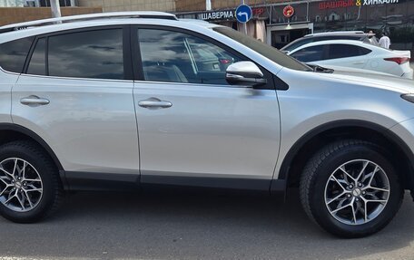 Toyota RAV4, 2019 год, 2 200 000 рублей, 3 фотография