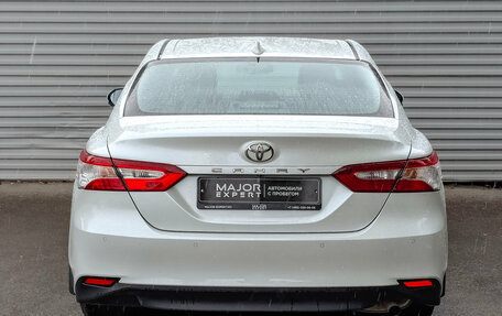 Toyota Camry, 2021 год, 3 200 000 рублей, 6 фотография
