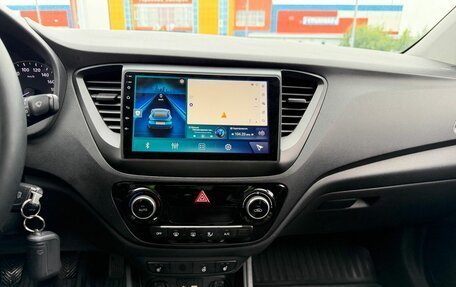Hyundai Solaris II рестайлинг, 2017 год, 1 300 000 рублей, 22 фотография