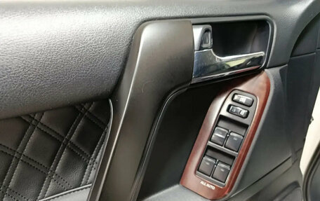 Toyota Land Cruiser Prado 150 рестайлинг 2, 2014 год, 3 680 000 рублей, 17 фотография