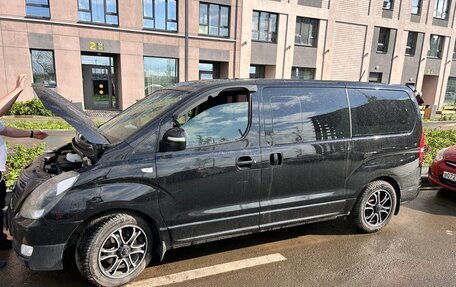 Hyundai Grand Starex Grand Starex I рестайлинг 2, 2017 год, 1 750 000 рублей, 3 фотография