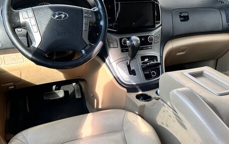 Hyundai Grand Starex Grand Starex I рестайлинг 2, 2017 год, 1 750 000 рублей, 15 фотография