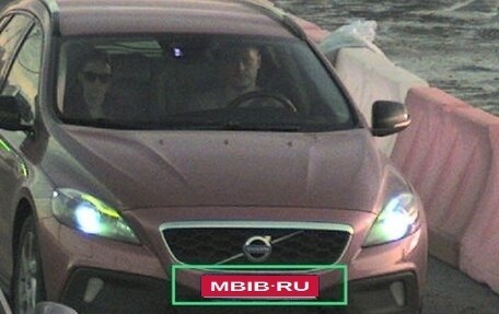 Volvo V40 II рестайлинг, 2013 год, 1 000 000 рублей, 8 фотография