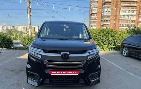Honda Stepwgn IV, 2019 год, 2 490 000 рублей, 2 фотография